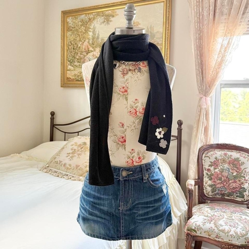 Floral scarf  Y2K Cherokee‎ black floral scarf one size